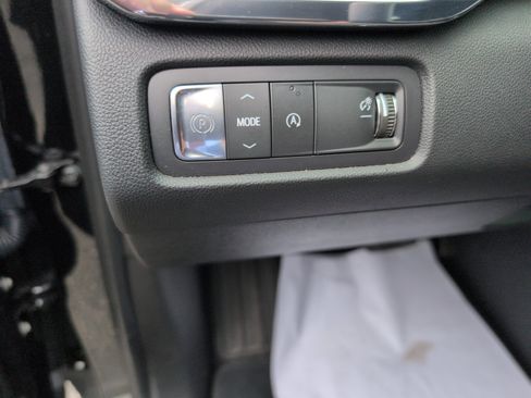 Used 2025 GMC Acadia Elevation image 17