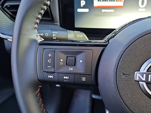 Certified 2025 Nissan Kicks SR image 21