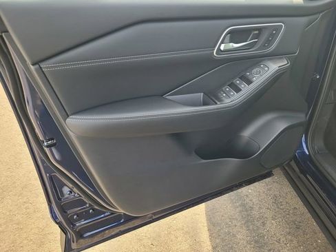 New 2026 Nissan Rogue Platinum image 8