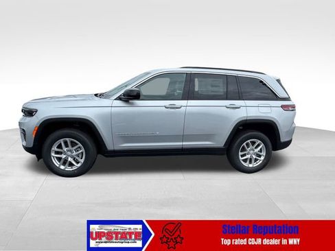 New 2025 Jeep Grand Cherokee Laredo X w/ Luxury Tech Group I AWD/4WD image 4