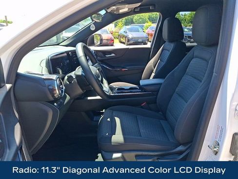 Used 2025 Chevrolet Equinox LT AWD/4WD image 2
