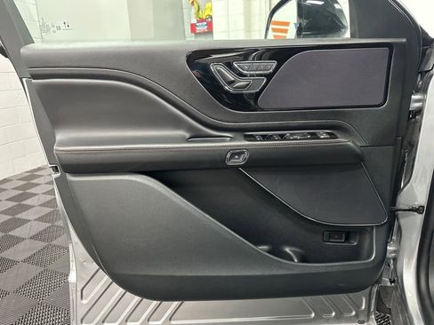 Used 2024 Lincoln Aviator Premiere w/ Premium Package image 16