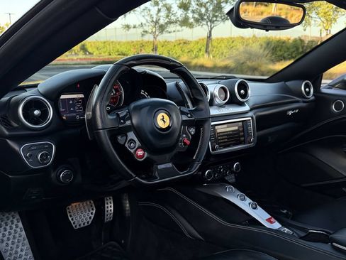 Used 2016 Ferrari California T RWD image 19