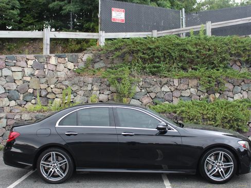 Used 2018 Mercedes-Benz E 400 4MATIC Sedan image 5