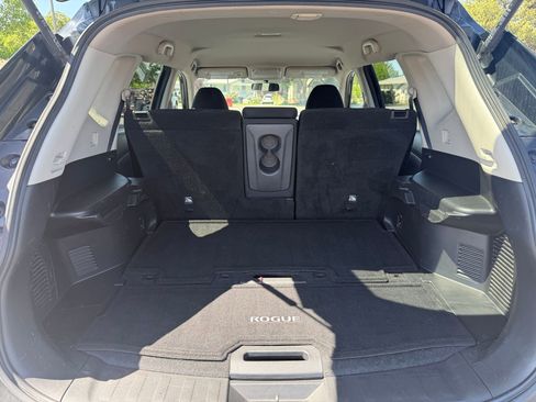 Used 2017 Nissan Rogue SV AWD/4WD image 25