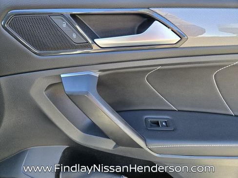 Used 2023 Volkswagen Tiguan SE w/ Panoramic Sunroof Package FWD image 19