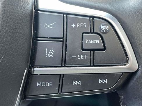 Used 2021 Toyota Highlander XLE AWD/4WD image 32