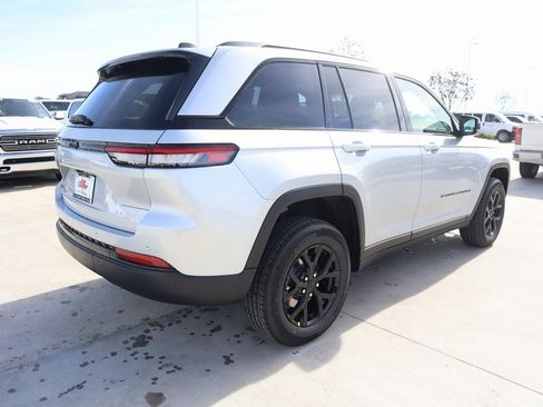 New 2025 Jeep Grand Cherokee Altitude image 20