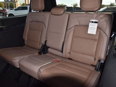 New 2025 Lincoln Navigator L Black Label image 15