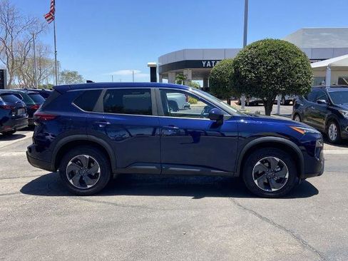 Used 2025 Nissan Rogue SV FWD image 2