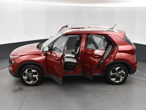Used 2025 Hyundai Venue SEL image 7