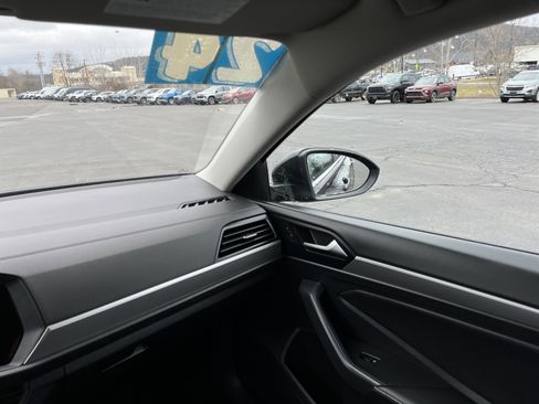 Used 2024 Volkswagen Jetta S image 28