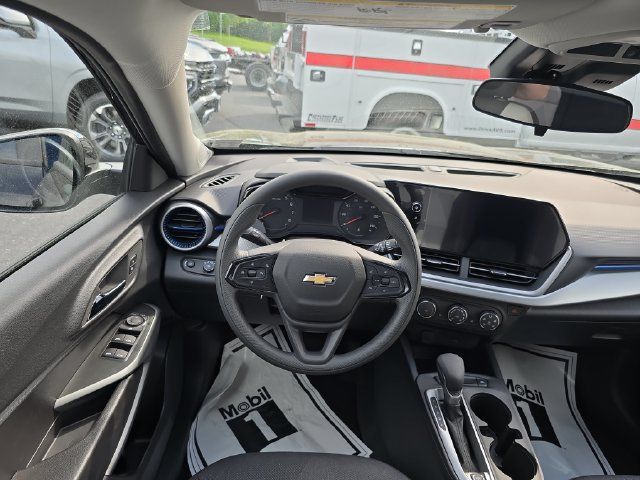 New 2026 Chevrolet Trax LS w/ LS Convenience Package FWD image 12