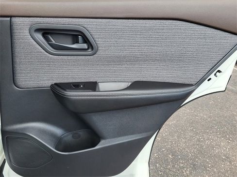 Used 2021 Nissan Rogue S image 28