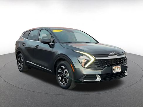 Used 2023 Kia Sportage LX image 3