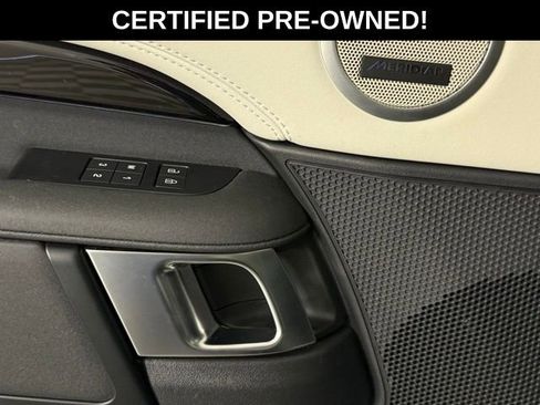 Certified 2025 Land Rover Discovery S AWD/4WD image 17