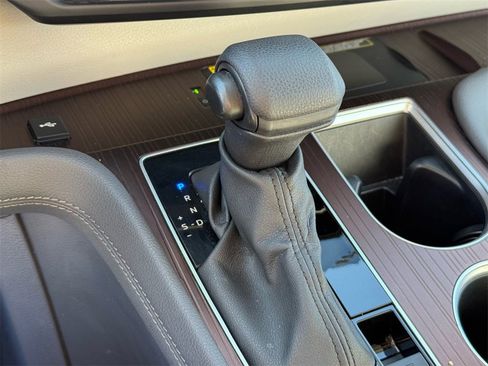 Used 2024 Toyota Sienna LE image 32