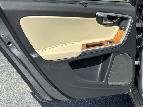 Used 2017 Volvo S60 T5 Inscription Platinum image 6