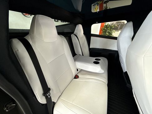 Used 2024 Tesla Cybertruck AWD Crew Cab image 26