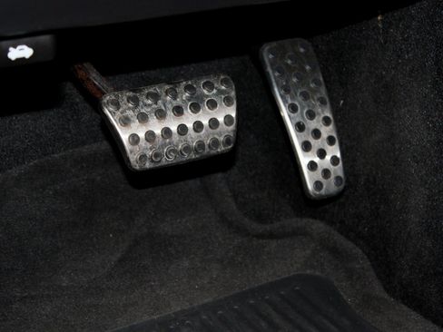 Used 2013 Dodge Challenger SRT8 w/ Harman Kardon Audio Group image 19