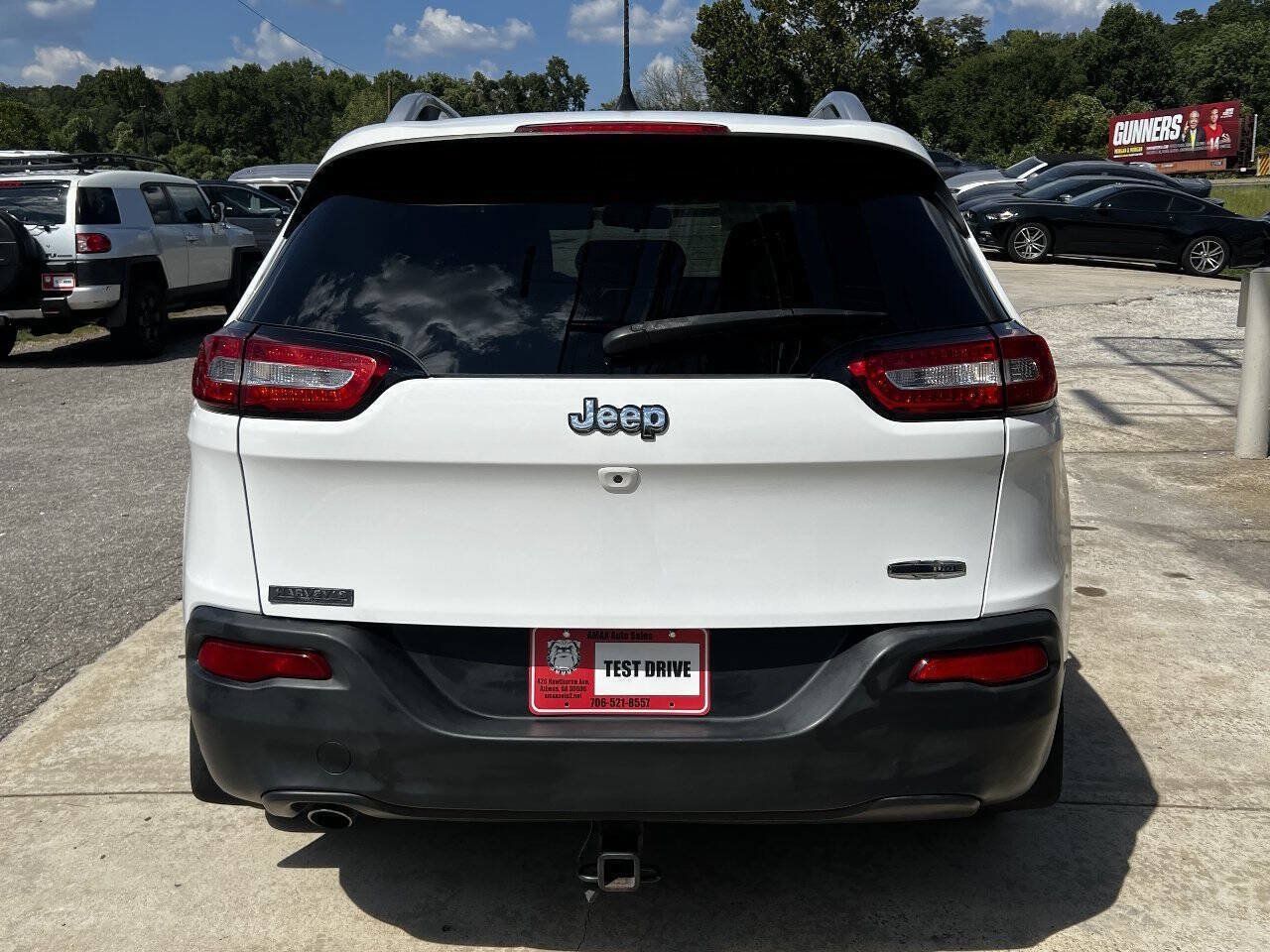 Used 2017 Jeep Cherokee Latitude w/ Comfort & Sound Group FWD image 5