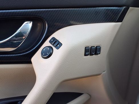 Used 2019 Nissan Rogue SL w/ Premium Package image 35