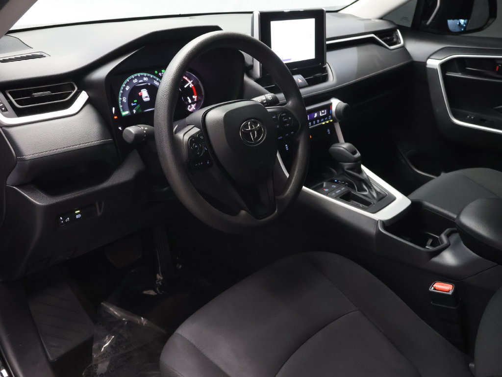 Used 2025 Toyota RAV4 LE FWD image 17