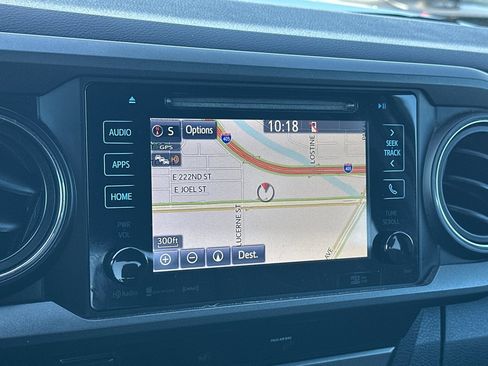 Used 2018 Toyota Tacoma TRD Off-Road image 17