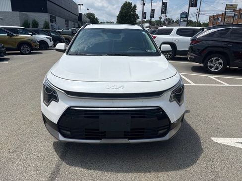 Certified 2023 Kia Niro EX Touring FWD image 2