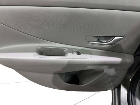 Used 2026 Hyundai Elantra SE FWD image 35
