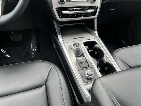 Used 2023 Ford Explorer XLT w/ Equipment Group 202A AWD/4WD image 22