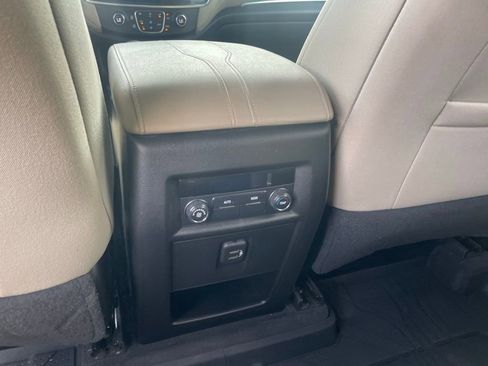 Used 2022 Chevrolet Traverse LS FWD image 24