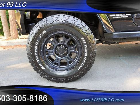 Used 2011 Jeep Wrangler Unlimited 70th Anniversary w/ Connectivity Group AWD/4WD image 3