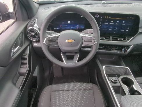 New 2026 Chevrolet Equinox LT w/ Safety and Technology Package FWD image 7