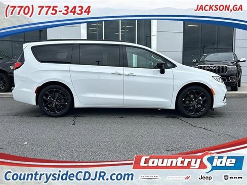 New 2026 Chrysler Pacifica Limited w/ S Appearance Package image 33