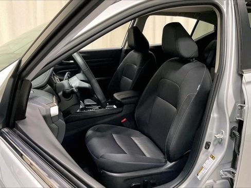 Used 2024 Nissan Altima 2.5 SV w/ SV Premium Package FWD image 25