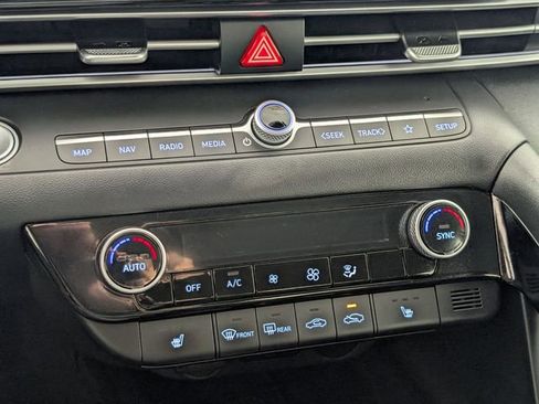 Used 2025 Hyundai Elantra SEL image 34