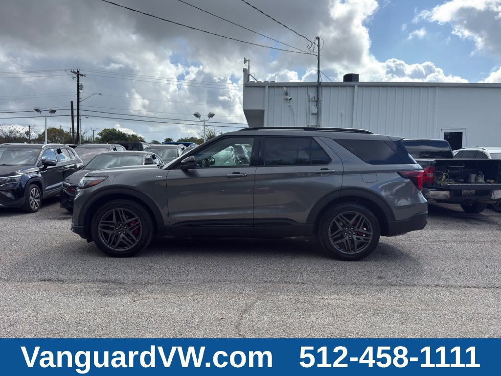 Used 2025 Ford Explorer ST-Line w/ ST-Line Street Pack AWD/4WD image 6