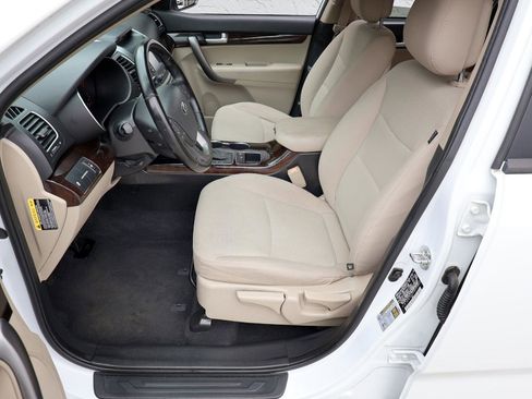 Used 2015 Kia Sorento LX image 13