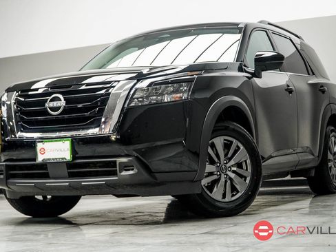 Used 2025 Nissan Pathfinder SV AWD/4WD image 1