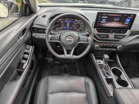 Used 2024 Nissan Altima 2.5 SR w/ SR Premium Package FWD image 15