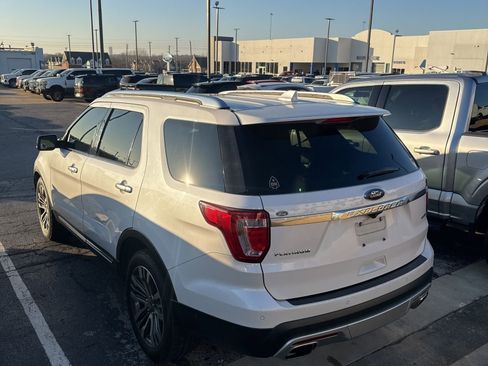 Used 2017 Ford Explorer Platinum image 4