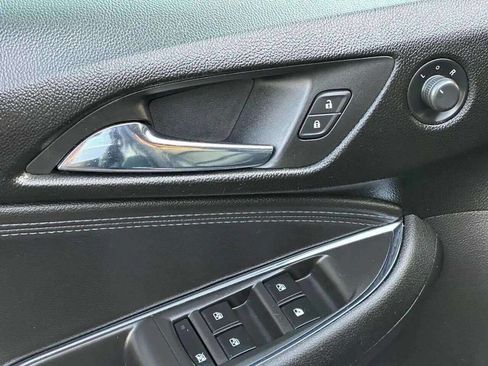 Used 2017 Chevrolet Cruze Premier image 33