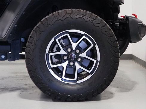 Used 2025 Jeep Wrangler 4WD Rubicon image 38