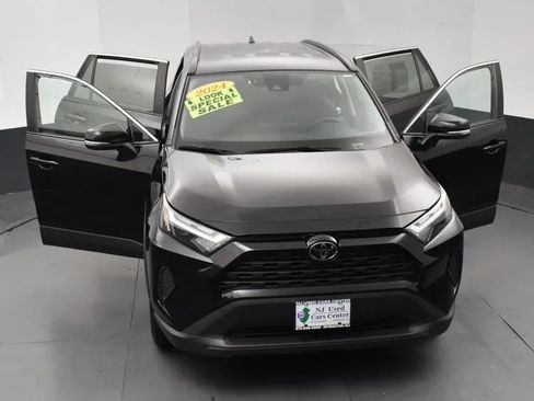 Used 2024 Toyota RAV4 XLE FWD image 10