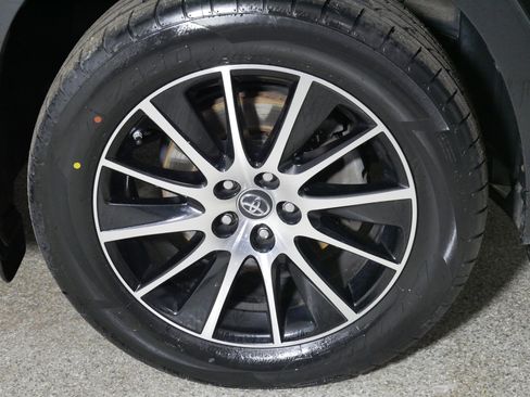 Used 2018 Toyota Highlander SE image 15