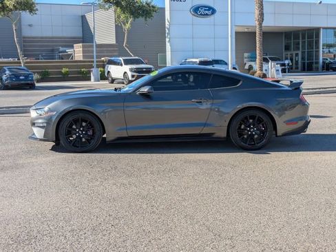 Used 2020 Ford Mustang image 3