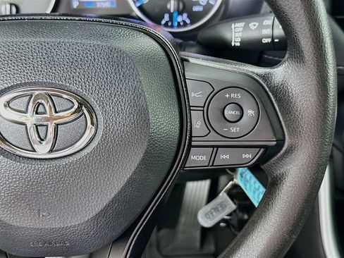 Used 2021 Toyota RAV4 LE AWD/4WD image 17