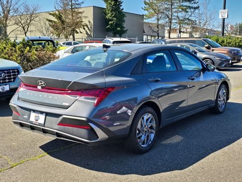New 2026 Hyundai Elantra Hybrid FWD image 4