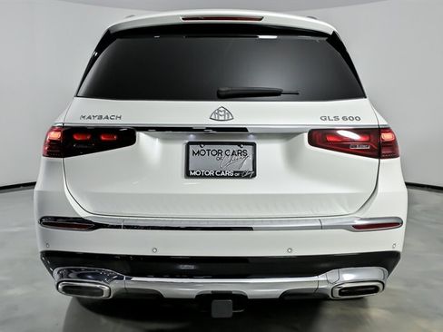 Used 2024 Mercedes-Benz Maybach GLS 600 4MATIC image 10